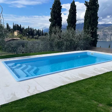 Fuzzys - Un Antico Casale Ristrutturato Malcesine
